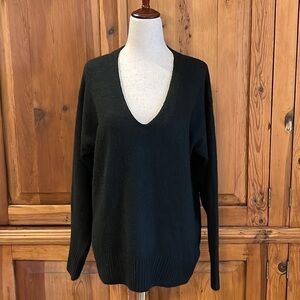 H&M Black V Neck Oversized Fit Sweater Sz. XS